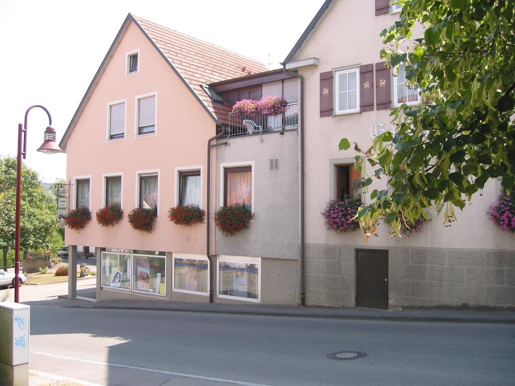 Gasthof Zum Lamm Gomadingen Exterior foto
